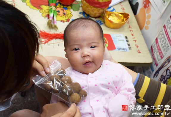 張寶寶(台中西區到府嬰兒寶寶滿月剃頭理髮、免費到府嬰兒剃胎毛儀式吉祥話)。到府剃頭剃胎毛主持、專業拍照、DVD光碟、證書。★購買「臍帶章、肚臍章、胎毛筆刷印章」贈送：剃頭、收涎、抓周，三選一。2015.12.13 照片4